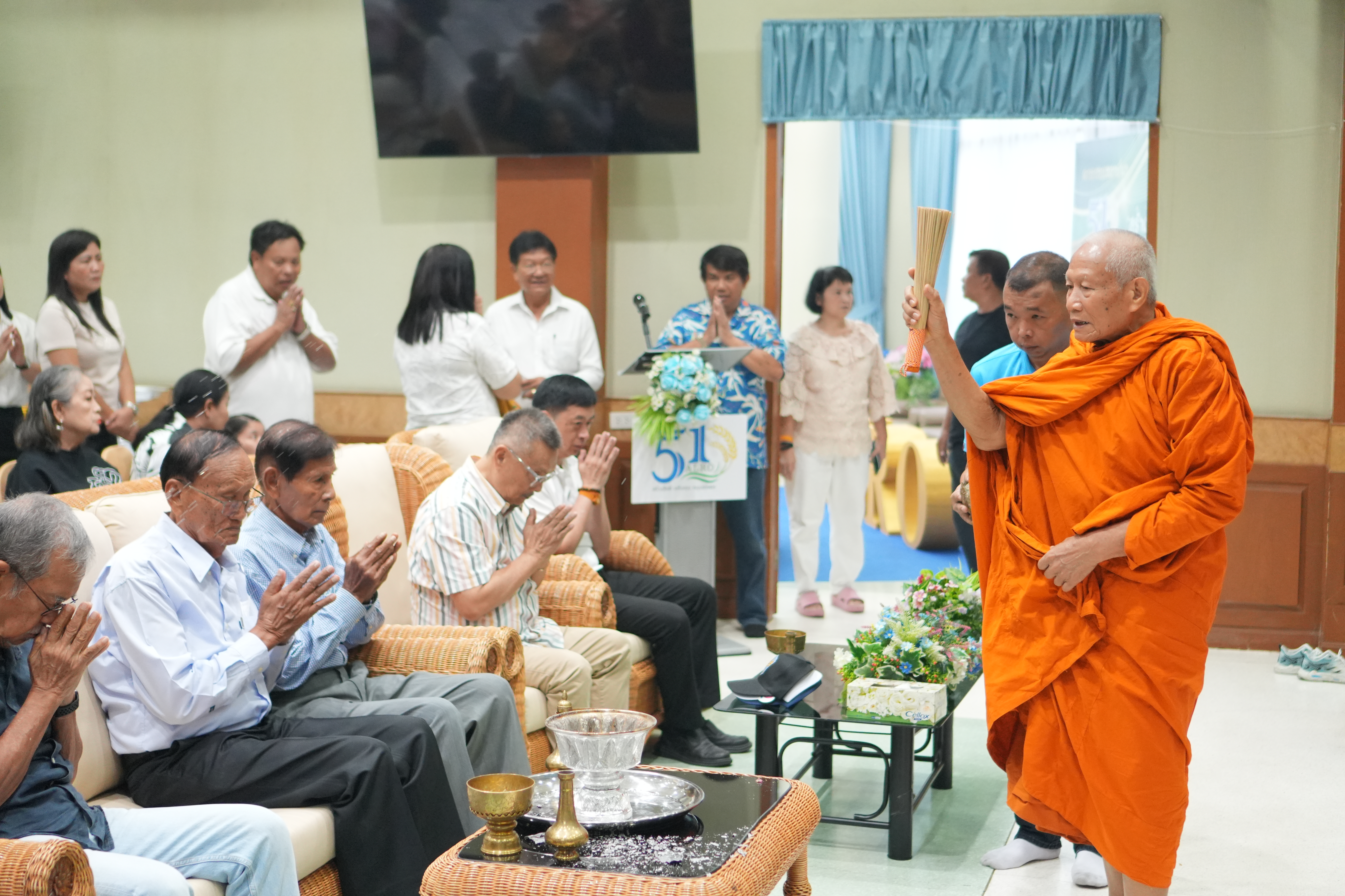 title - ชมรมผู้สูงอายุ ส.ป.ก. จัดพิธีทำบุญอุทิศส่วนกุศลให้ข้าราชการ/เจ้าหน้าที่ ส.ป.ก. ที่ล่วงลับไปแล้ว